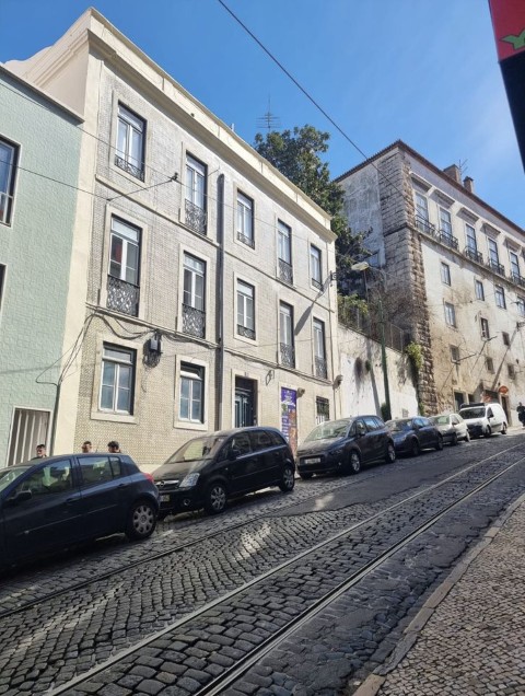 Apartment Condo with 2 bedrooms and 2 bathrooms  2+1 Apartment for sale in Lisbon